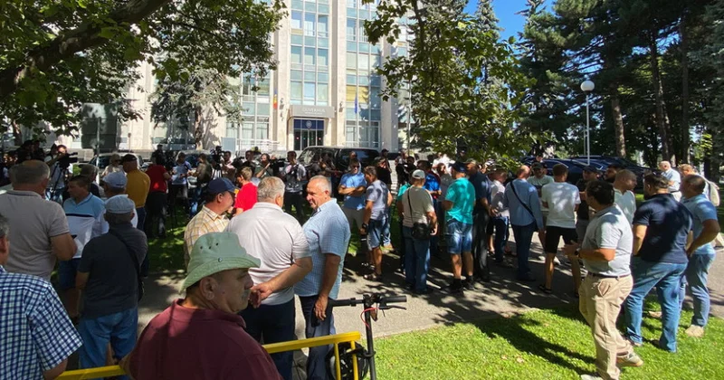 Qaqauziyadakı etirazçılar Kişinyovu muxtariyyətin hüquqlarını pozmaqda günahlandırdılar