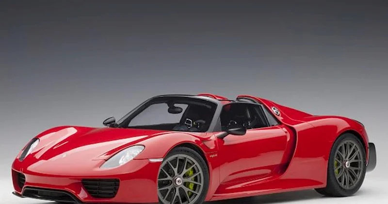 Nadir “Porsche” hərracda 3,2 milyon dollara satıldı