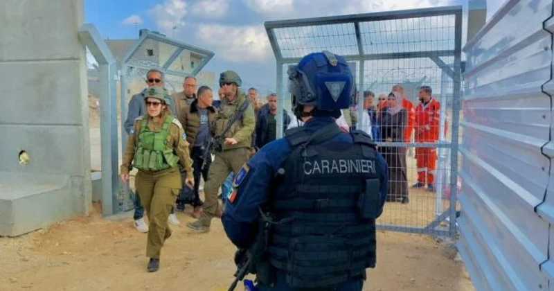 Израильтянин посадил на колени итальянских полицейских