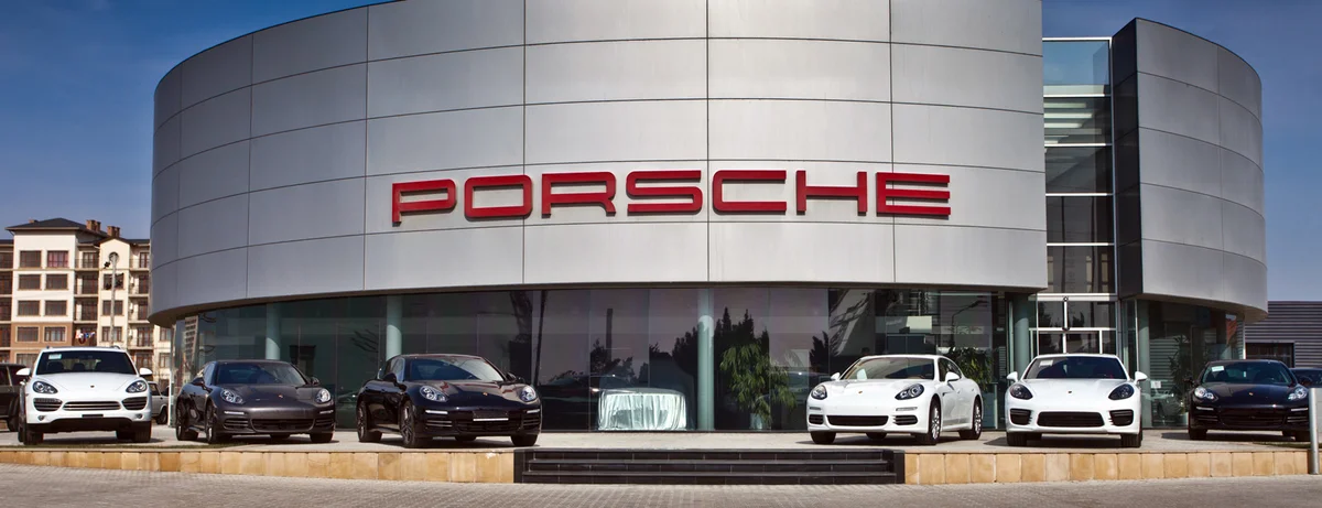 “Porsche” avtomobillərini Rusiyaya kimlər daşıyır? Video