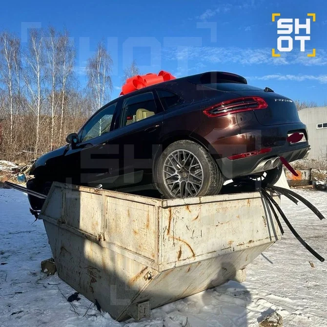 Kişi Porsche Macan ı zibilliyə atdı Arvadı Sevgililər Günü hədiyyəsini bəyənməyibmiş