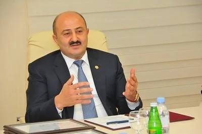 Mədəniyyət Nazirliyi deputatın qohumu ilə anlaşdı: 200 minlik gül alacaq