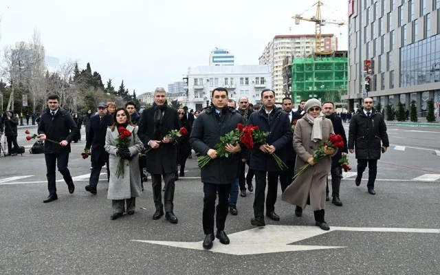 Mədəniyyət Nazirliyinin kollektivi soyqırım qurbanlarının xatirəsini yad edib FOTOLAR