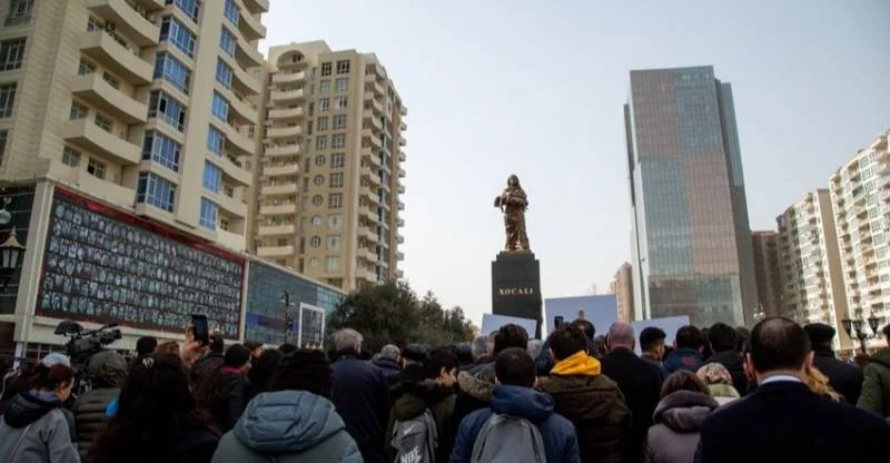 Azərbaycanın Belqraddakı səfirliyində bayraq yarıya endirildi