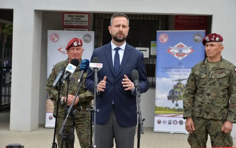 Polşa bütün hava limanlarını hərbi istifadəyə hazırlayır