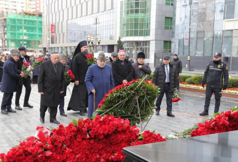 Şeyxülislam və dini icma başçıları Xocalı abidəsini ziyarət edib