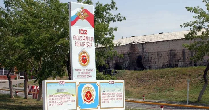 İrəvanın 102 ci Rusiya bazası ilə bağlı planı: Paşinyan Avropada açıqladı