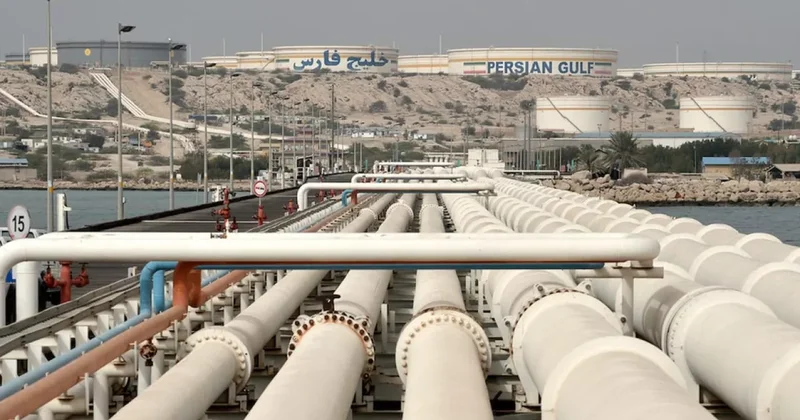 Иран резко увеличил отгрузку нефти с острова Харк на фоне угрозы удара США