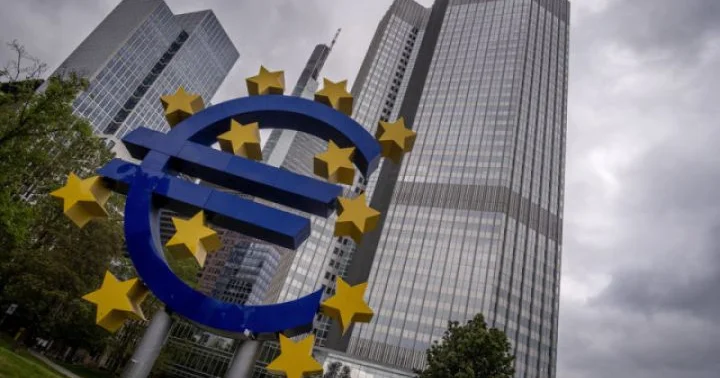 Avropa Mərkəzi Bankı üç il ardıcıl zərər açıqlayıb, sədri isə illik 702 min dollar maaş alıb