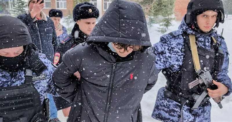В России ученик напал на одноклассницу с сигнальным пистолетом
