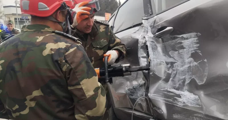 В Хачмазе пассажирка оказалась зажатой в автомобиле после ДТП ФОТО/ВИДЕО
