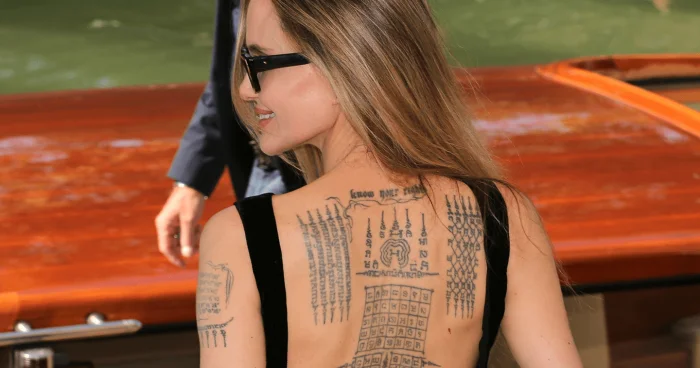 Sadə tatu deyillər: Ancelina Colinin bədənindəki döymələrin gizli mənası