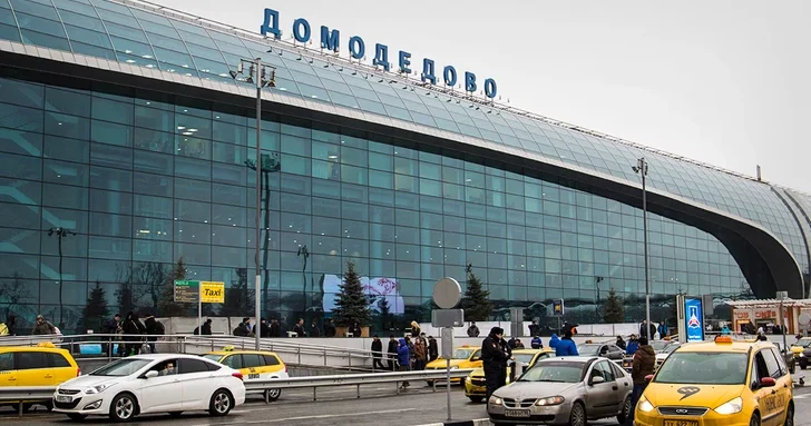 В московском аэропорту Домодедово введены временные ограничения на полеты