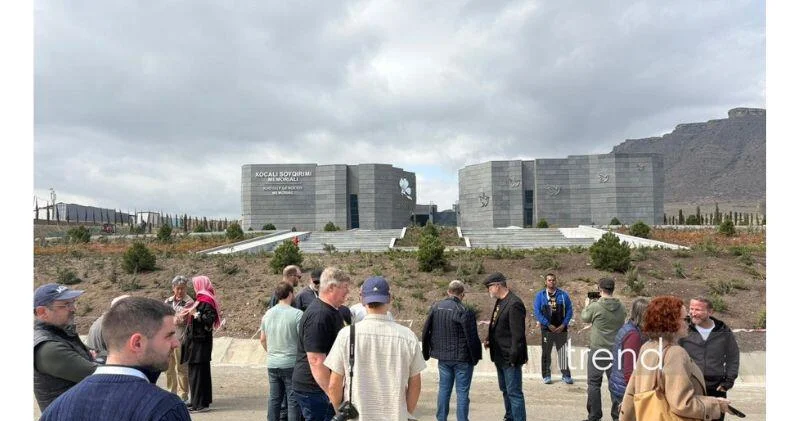 Международные путешественники посетили мемориал Ходжалинского геноцида ФОТО