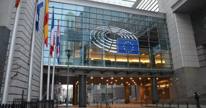 Европарламент утвердил позицию по тарифам в рамках соглашения ЕС США