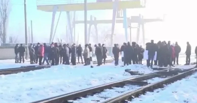 Нет денег: железнодорожники в России вышли на забастовку