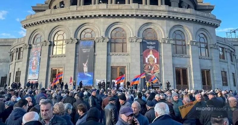 Ermənistanda seçkiöncəsi vəziyyət Erməni xalqı kimə səs verəcək?