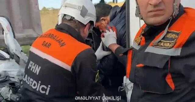 Yasamalda qəza oldu, sürücü xilas edildi