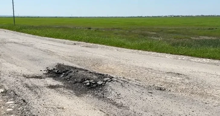 В Азербайджане разрушается дорога, которой пользуются 10 000 жителей более чем десяти сел