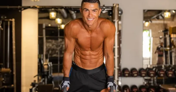 Ronaldonun 41 yaşındakı fitliyinin ağ sirri: Aşpazı illərdir gizli qalan detalı açdı FOTO