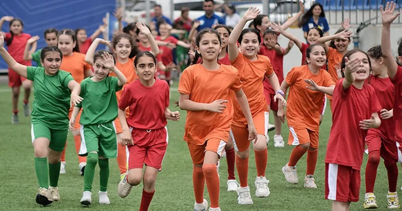 FIFA nın təşəbbüsü və dəstəyi ilə Azərbaycanda kütləvi futbol festivalı keçirilib FOTOLAR