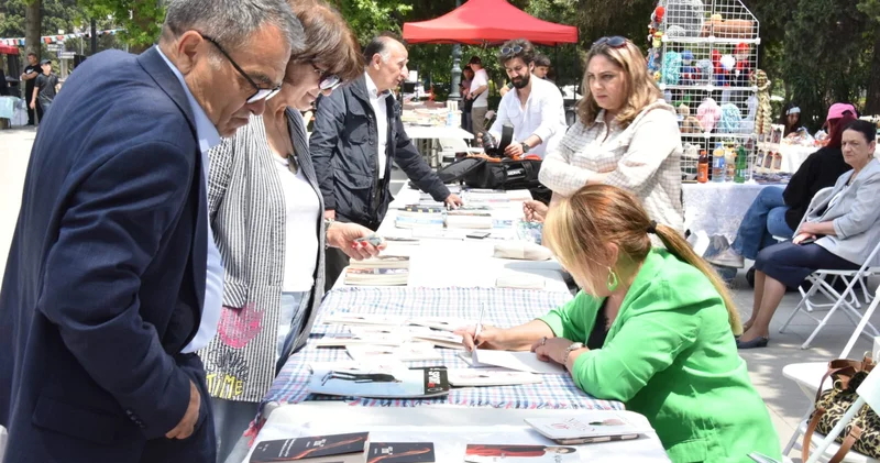 Yazıçı Jalə Rzabəylinin kitabları festivalda oxucularla görüşüb