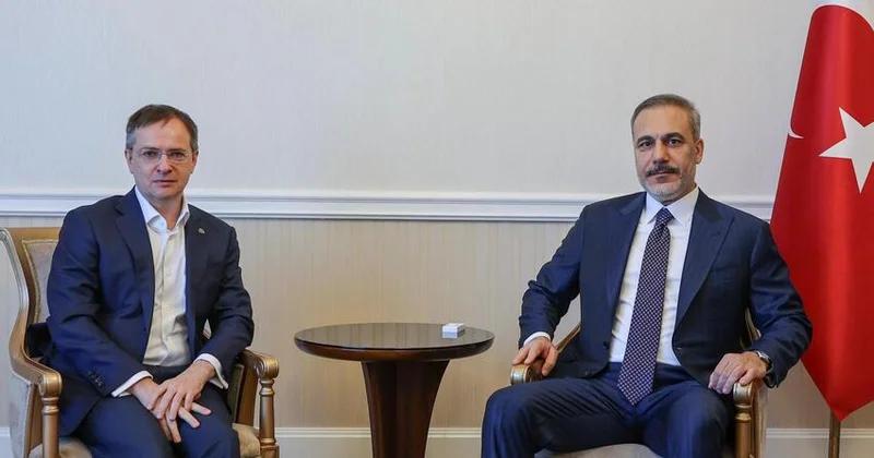 Hakan Fidan Medniski ilə görüşdü