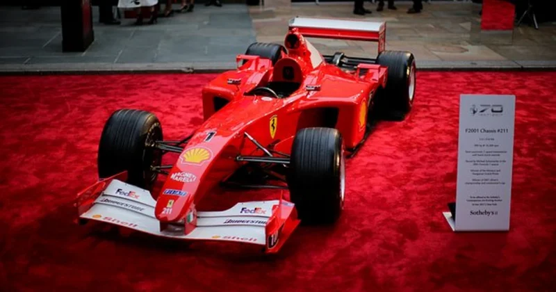 Şumaxerin Ferrari si hərracda satıldı