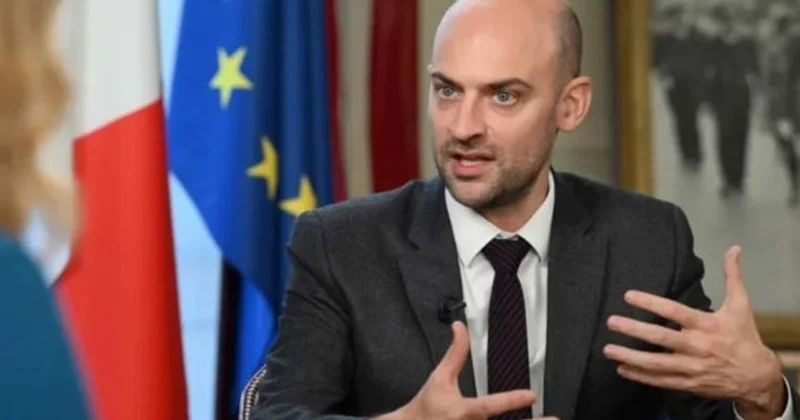 Fransalı rəsmi İrəvanda rəsmi səfərdədir