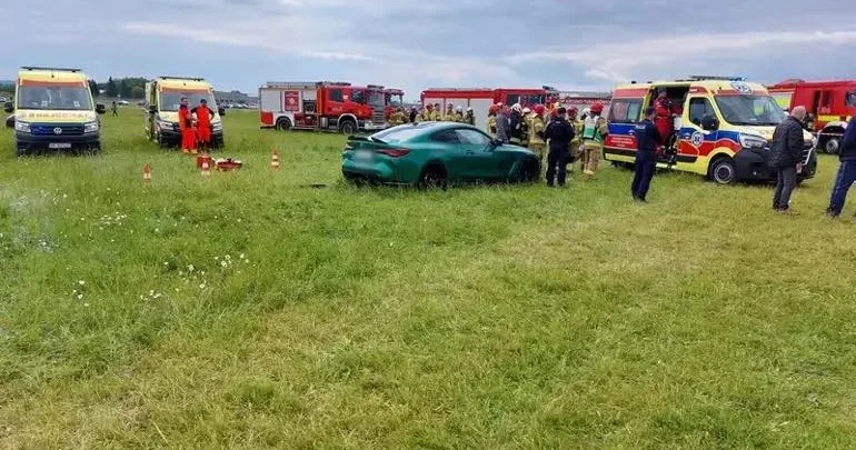 Polşada yarışda sürücü avtomobil ilə tamaşaçıların arasına girib