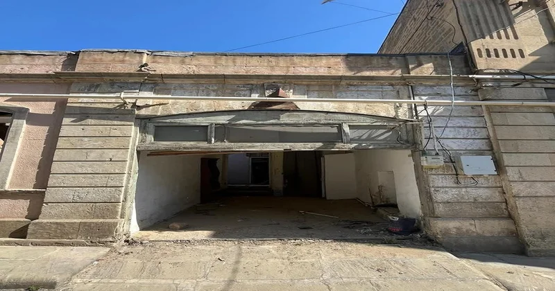 “Sovetski”də qorunmalı olan tarixi tikililər məhv edilir Memar