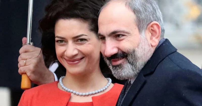 Paşinyanın arvadı tənqidçiləri belə təhqir etdi: