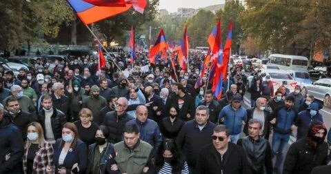 İrəvanda Fransaya qarşı etiraz: Ermənistan cəmiyyətində Qərb narazılığı dərinləşir