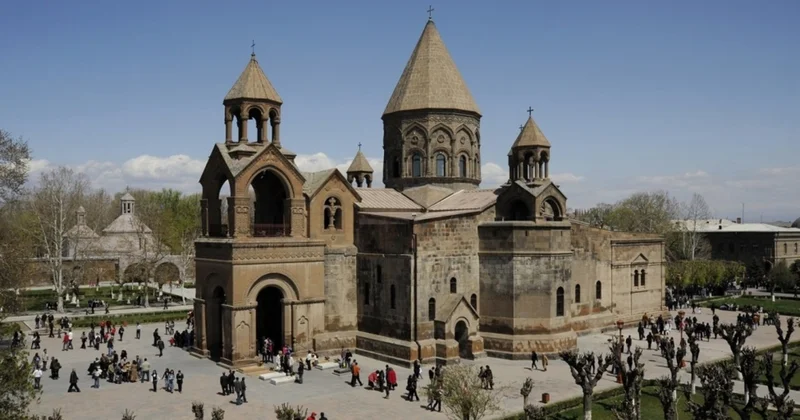 Erməni Apostol Kilsəsi yenə sərsəmlədi: Özlərini revanşist dəyərlərin tərəfdarı kimi göstərirlər