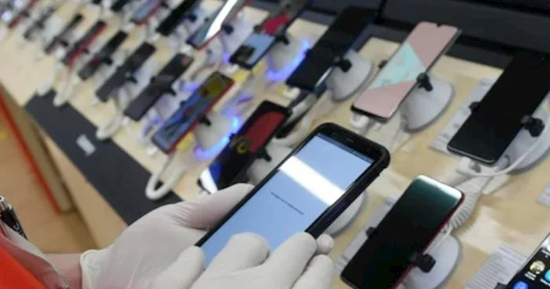 Xaricdən gətirilən smartfonların dəyəri 13% artıb