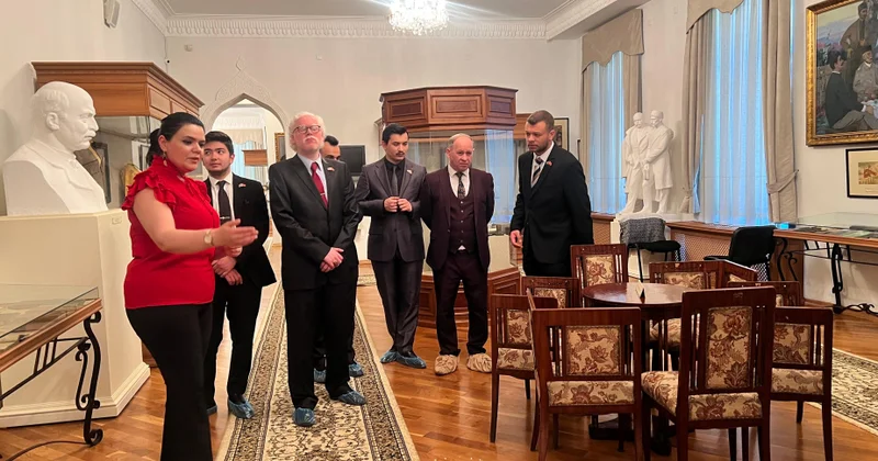 Türk Dünyası Strateji Düşüncə Mərkəzinin İdarə Heyətinin sədri Ədəbiyyat Muzeyinin qonağı olub