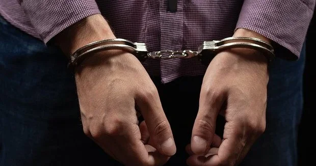 Kişi keçmiş sevgilisinin videolarını xəstəxana kollektivinə göndərdi: Həbs edildi