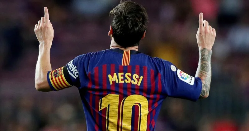 Messi Ronaldinyonu arxada qoydu