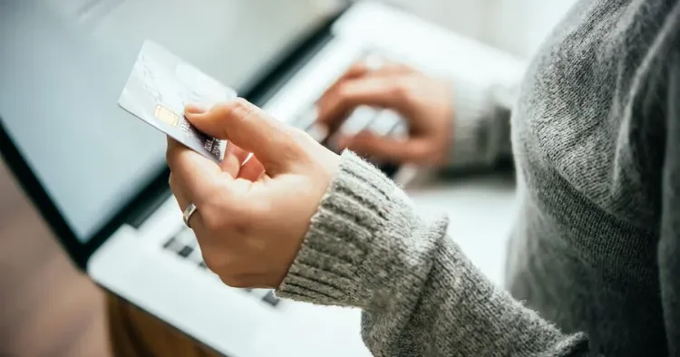 Rusiyada adambaşına düşən bank kartlarının sayı məhdudlaşdırılacaq SƏBƏB