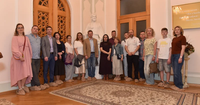 Rusiyanın Azərbaycandakı səfirliyinin nümayəndələri Ədəbiyyat Muzeyini ziyarət ediblər