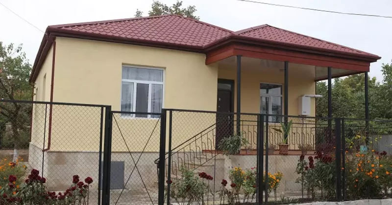 Azərbaycanda bu ailələr üçün ikiotaqlı evlər tikiləcək