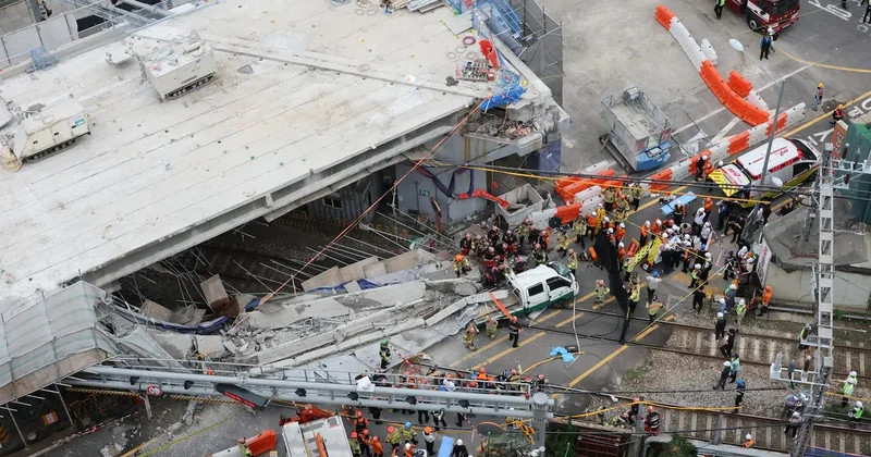 Köhnə estakada çökdü Ölənlər və xəsarət alanlar var VİDEO