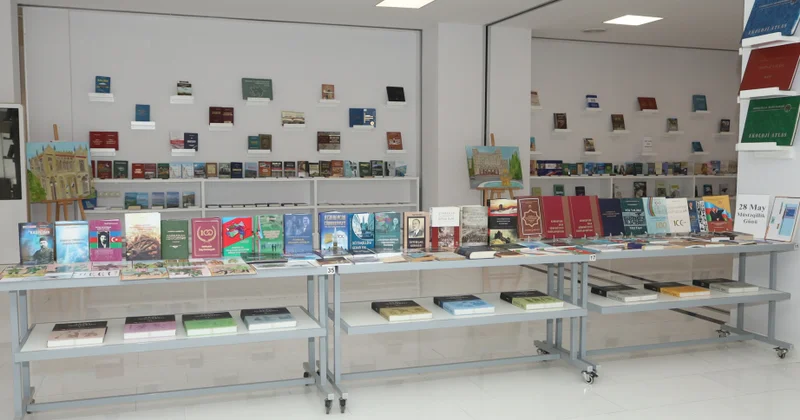 MEK də 28 May Müstəqillik Günü münasibətilə kitab sərgisi təşkil edilib
