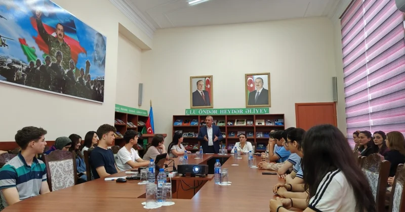 Gənclər Kitabxanasında Müstəqillik Günü ilə əlaqədar tədbir təşkil olunub