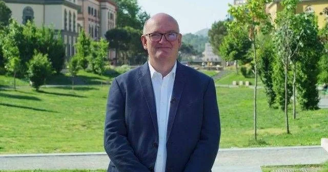 Britaniyanın yeni səfiri Bakıda Azərbaycan dilində danışır