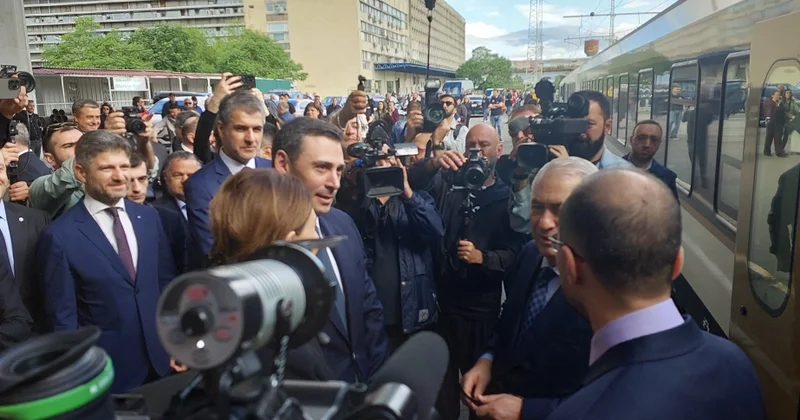 Altı illik fasilədən sonra sərnişin qatarı Bakıdan Tbilisiyə gəlib