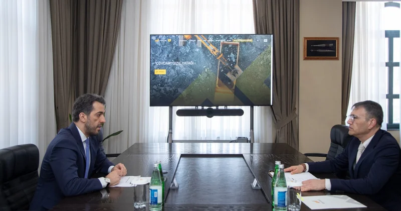 Председатель правления AzerGold встретился с победителями 5 го конкурса Yüksəliş