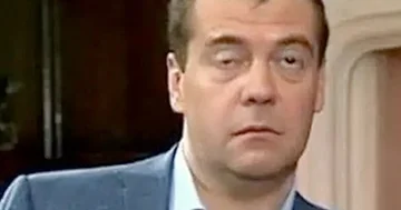 Medvedev Paşinyana iki stulda oturmağı sevənlərin başına gələnləri danışdı