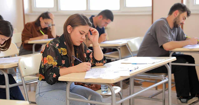 Gələn il abituriyentlər xarici dildə 100 sözdən ibarət mətn yazacaq