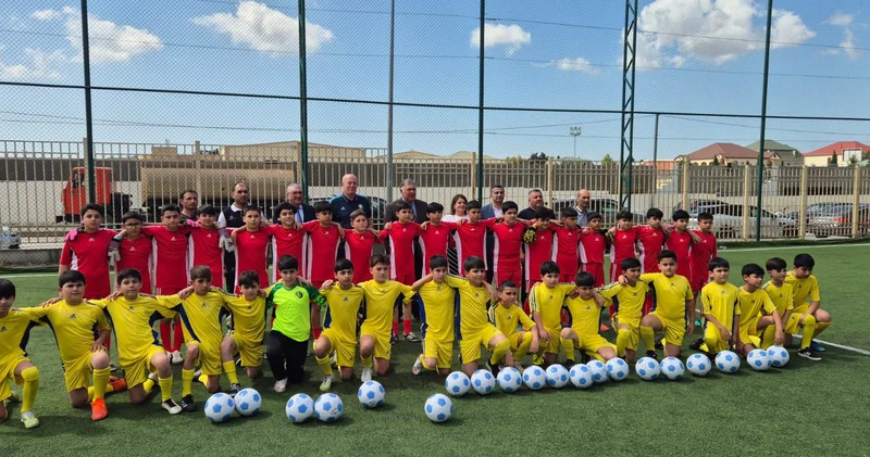 Xəzər rayonunda məktəblilər arasında mini futbol tədbiri keçirilib